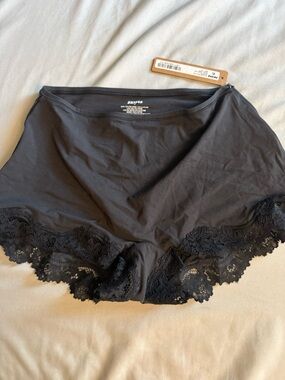 SKIMS Black Lace-Trim Boyshorts